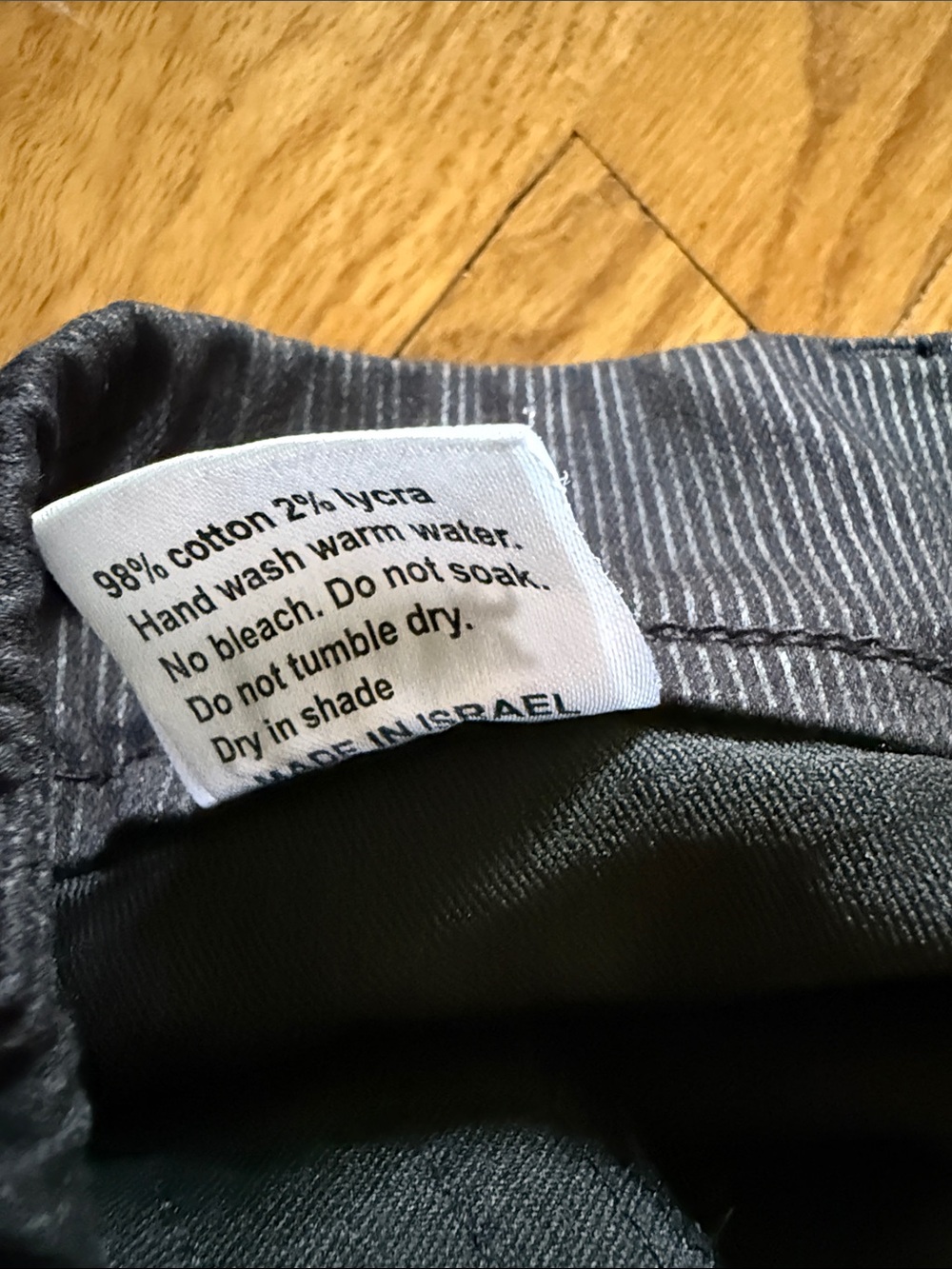 Bevy Flog sz 24 black pants with subtle pinstripe fabric great condition - Picture 7 of 8